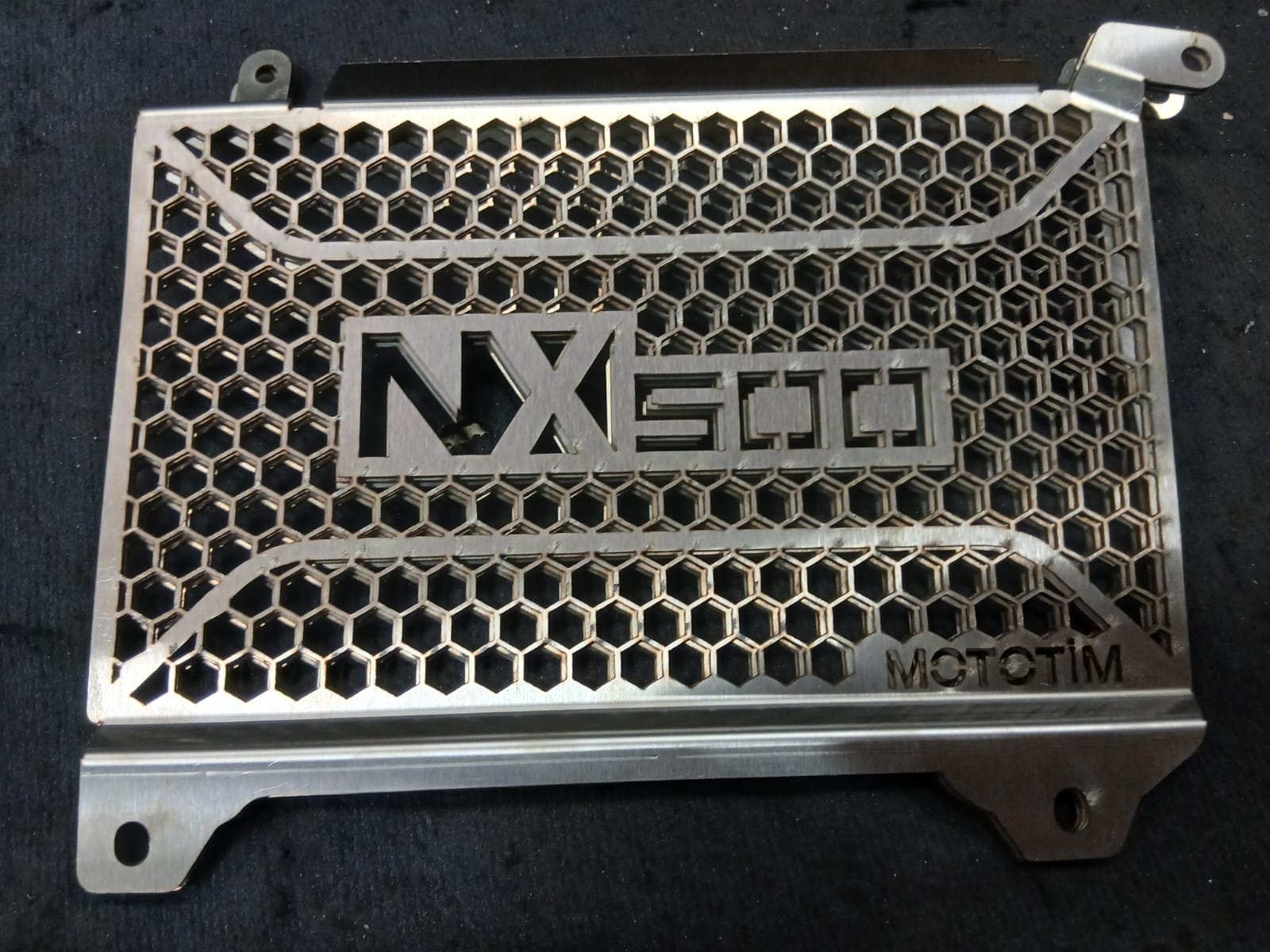 NX 500 UYUMLU RADYATÖR KORUMA PANEL2 NX 500 UYUMLU RADYATÖR KORUMA PANELİ - Görsel 1