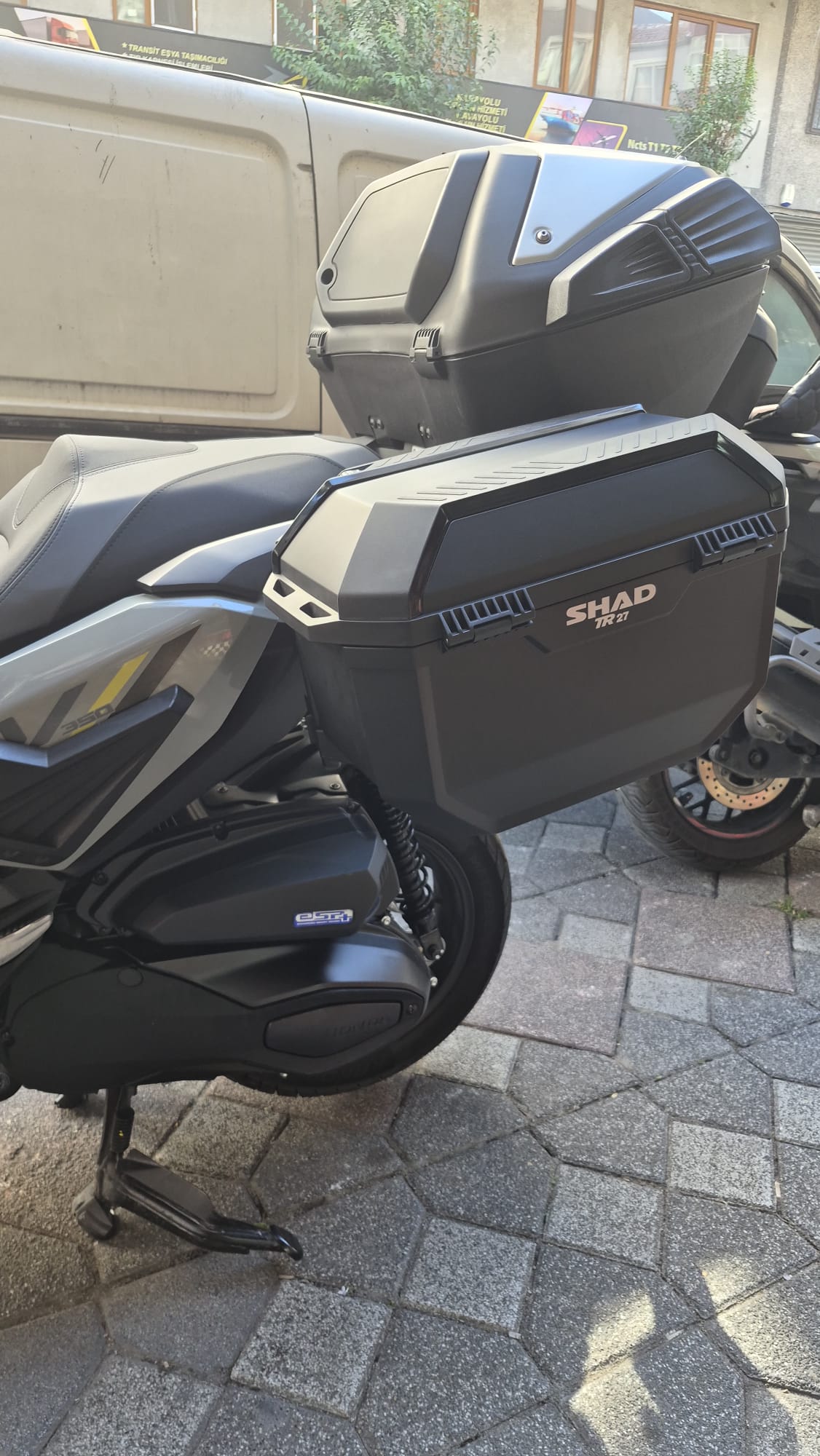 WhatsApp Image 2026-09-22 at 17.45.01 Honda ADV 350 SHAD SH27 Yan Çanta ve Demiri Seti - Görsel 1